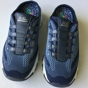 ONE PAIR OF WOMANS SKECHERS SIZE 8